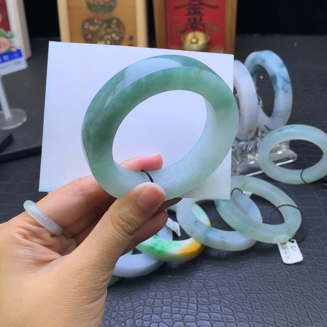 定制翡翠未镶嵌翡翠手镯