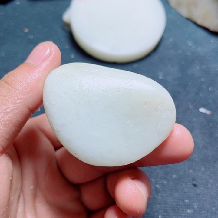 和田玉（糖玉）未镶嵌珠宝奇石