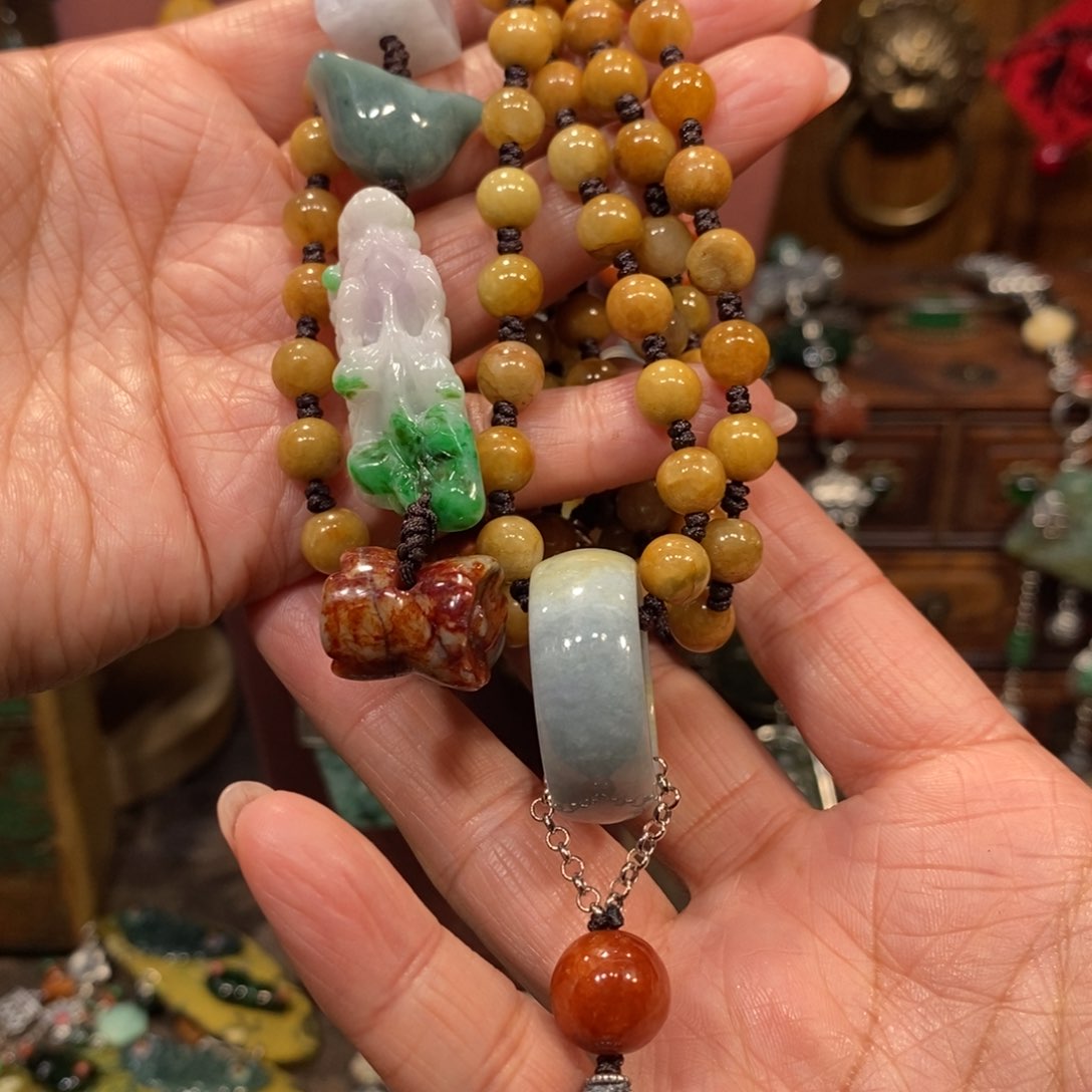 翡翠吊坠(赠链)未镶嵌