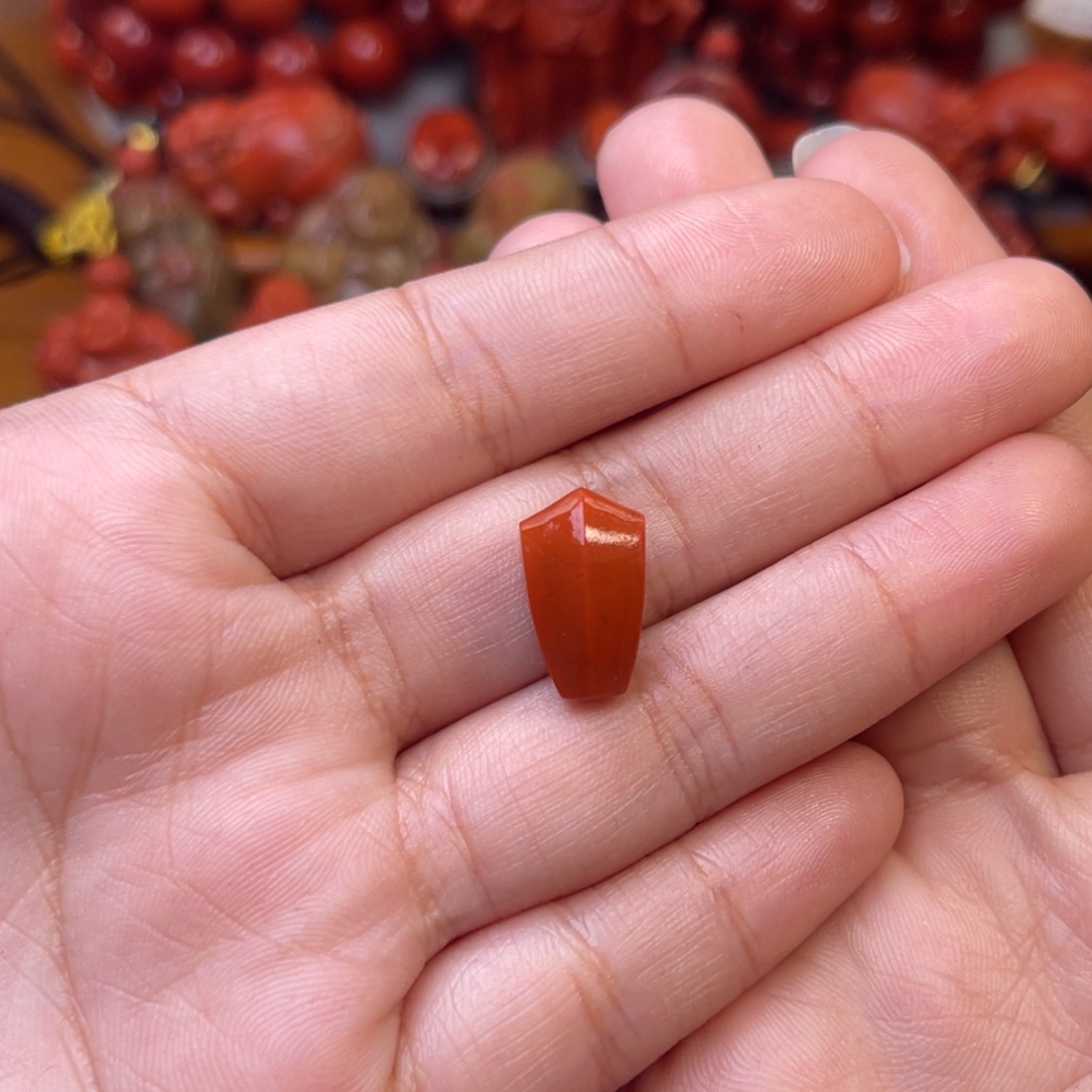 有***家南红玛瑙未镶嵌川料瓦西鲨鱼背三通