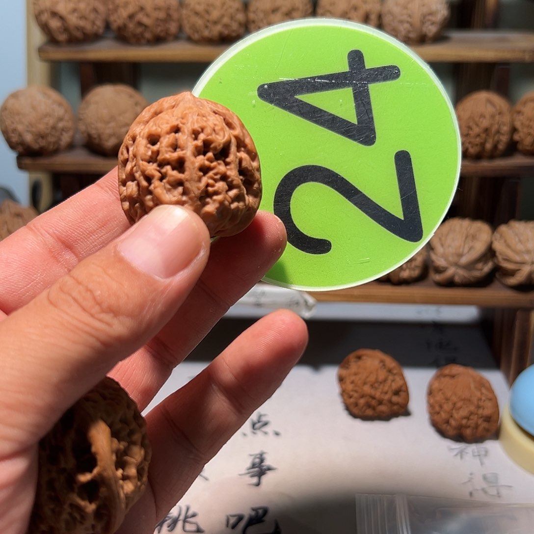 C*文玩核桃，绿色24号