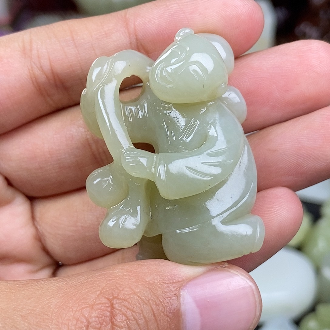 和田玉未镶嵌把件