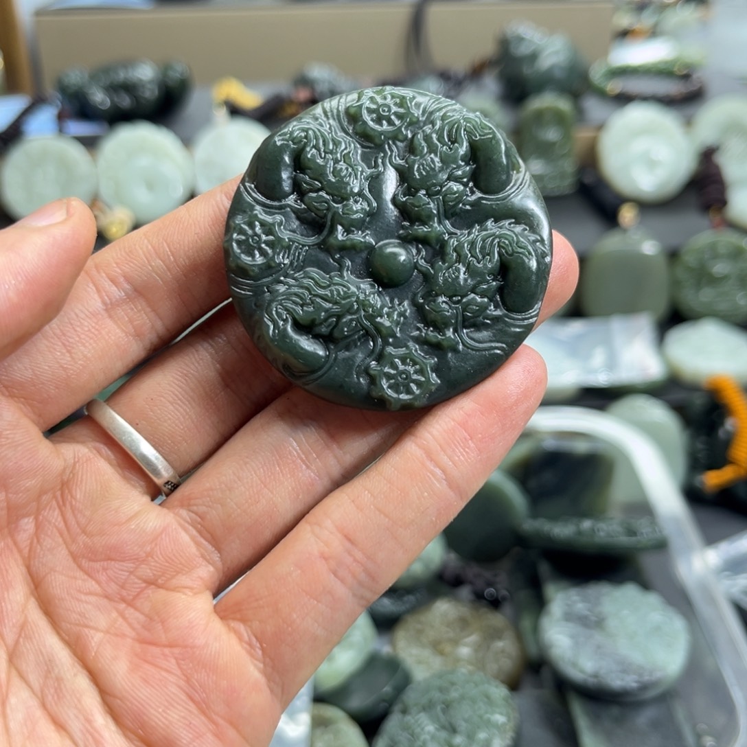 和田玉未镶嵌颈饰