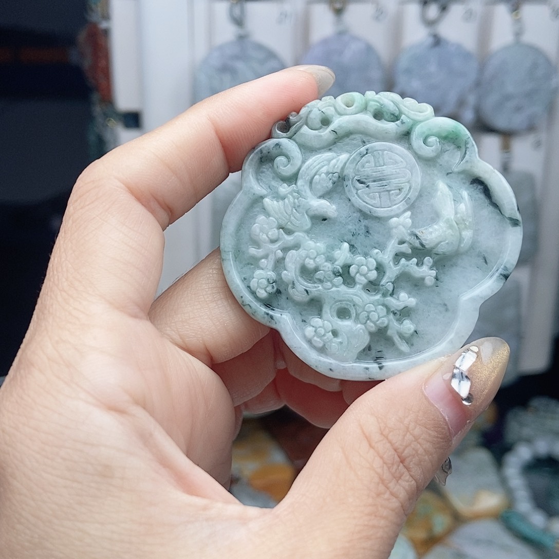 翡翠颈饰未镶嵌翡翠