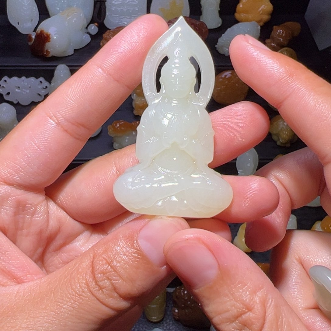 用***8和田玉未镶嵌颈饰