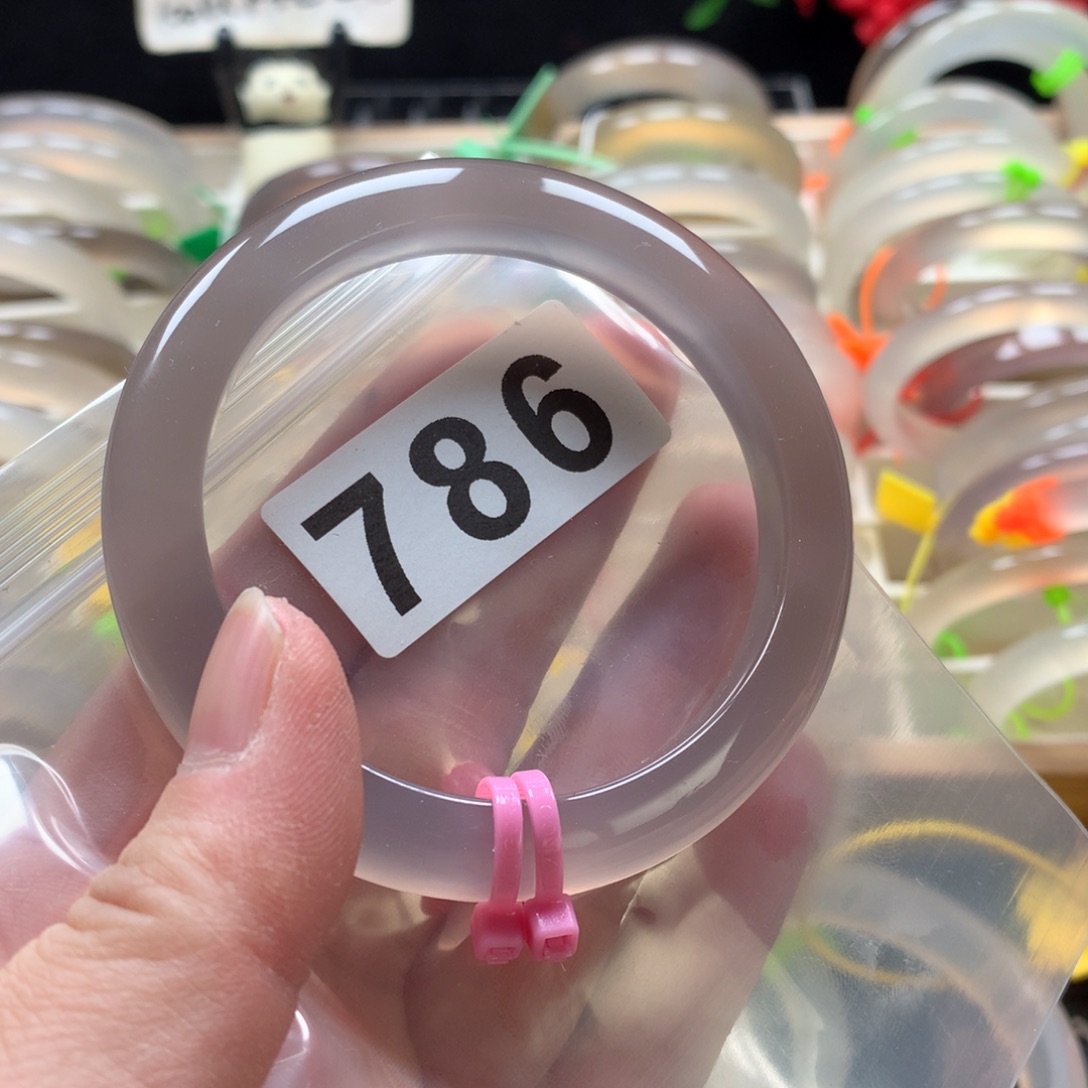 玛瑙/玉髓手镯未镶嵌大*颖