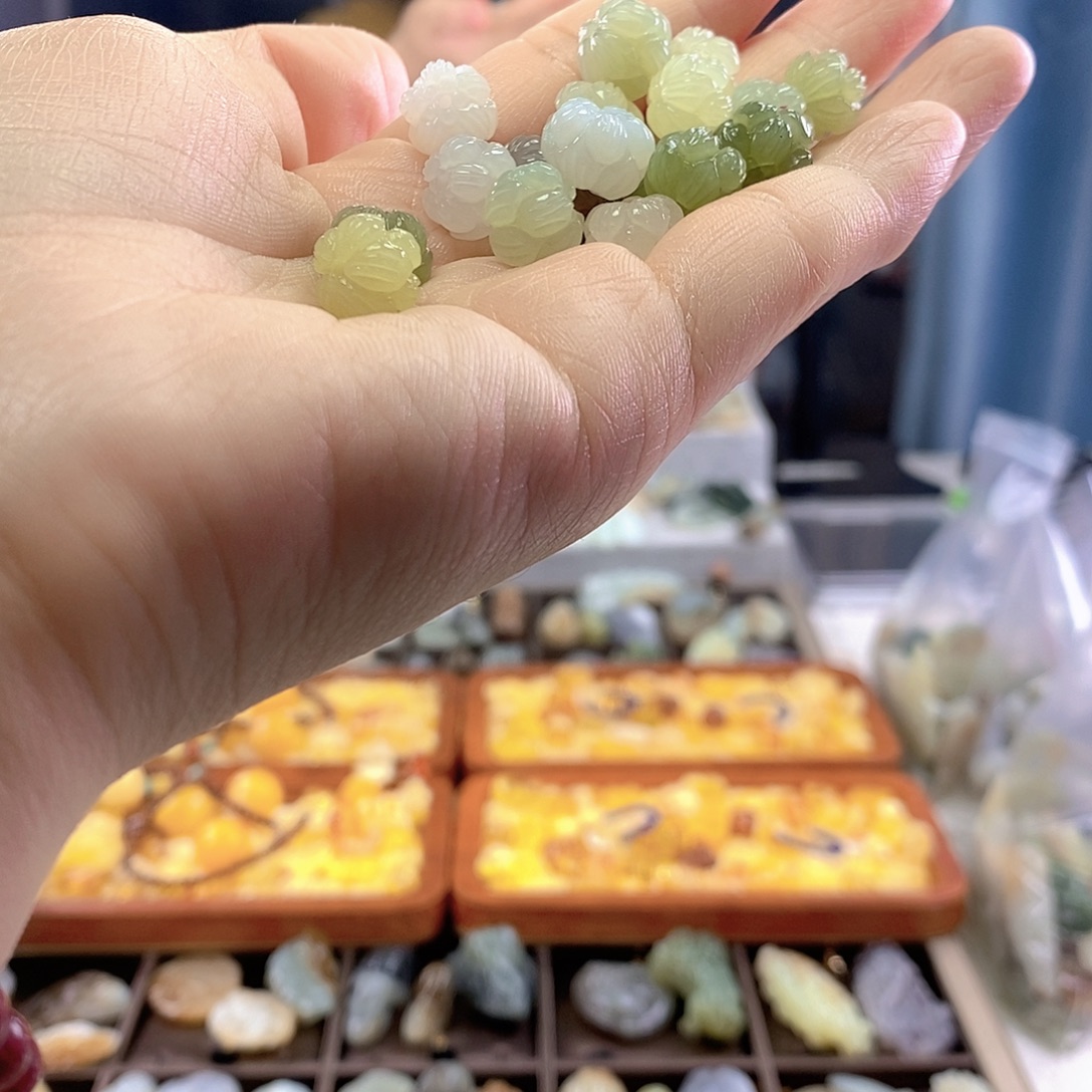 和田玉未镶嵌颈饰49.9是一颗不是一把