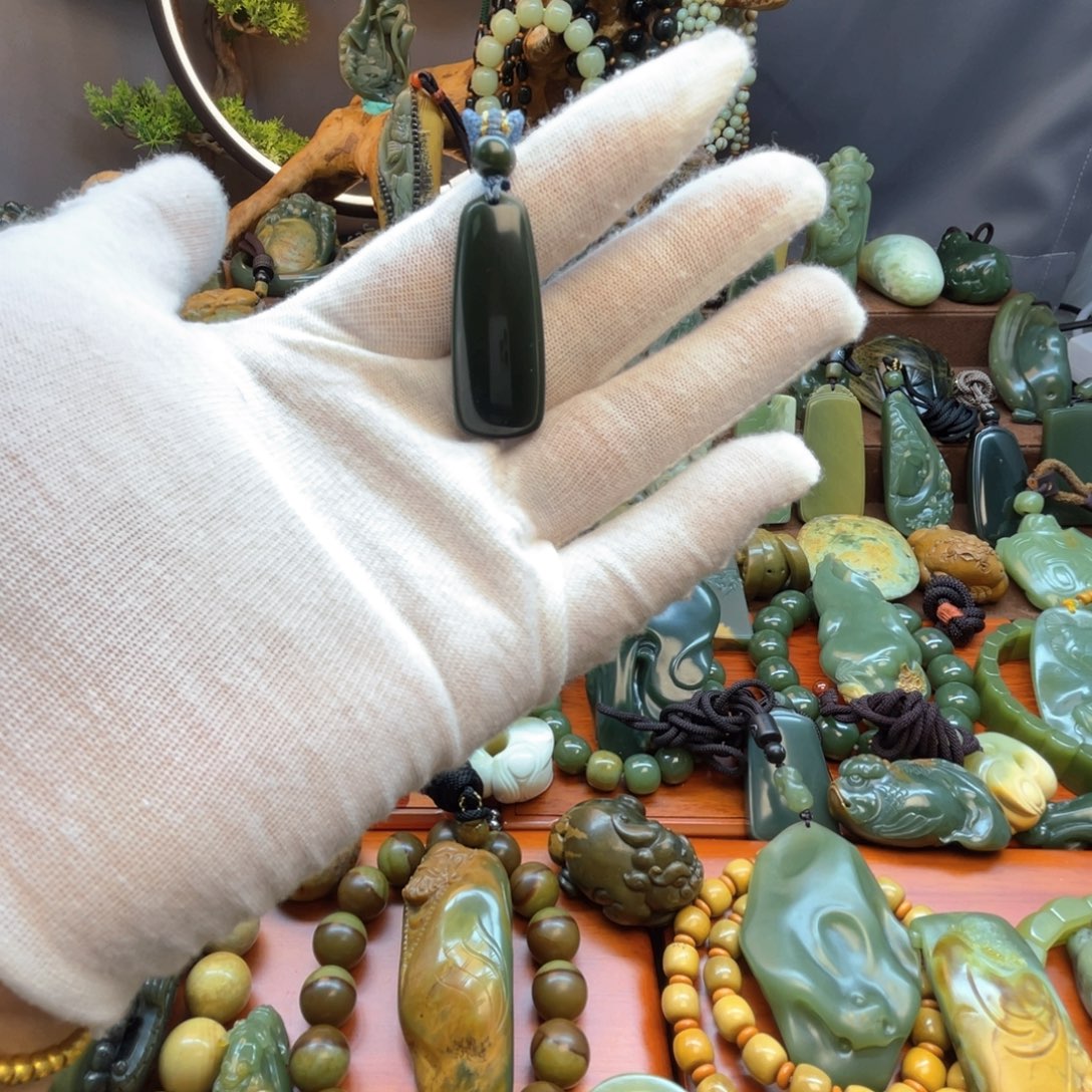 岫岩老玉（透闪石质玉）未镶嵌颈饰