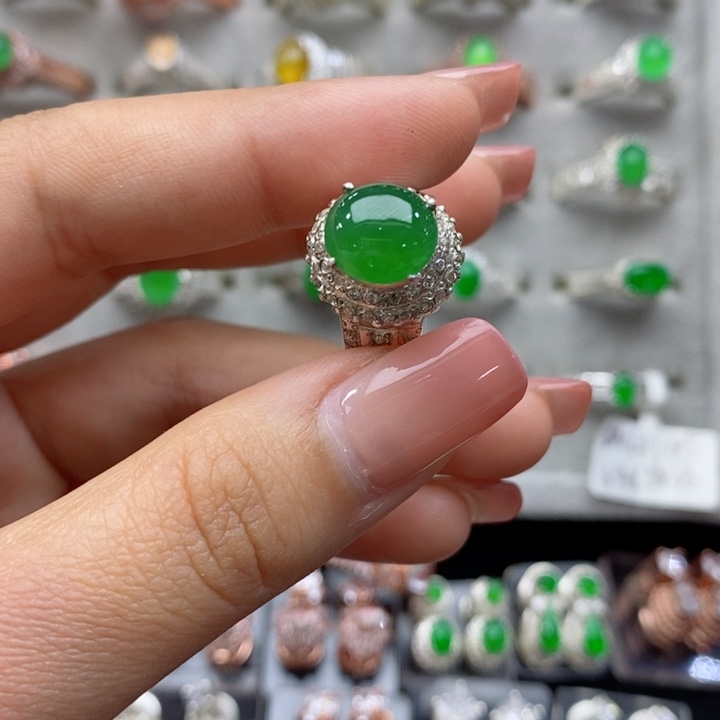 翡翠戒指未镶嵌蛋面