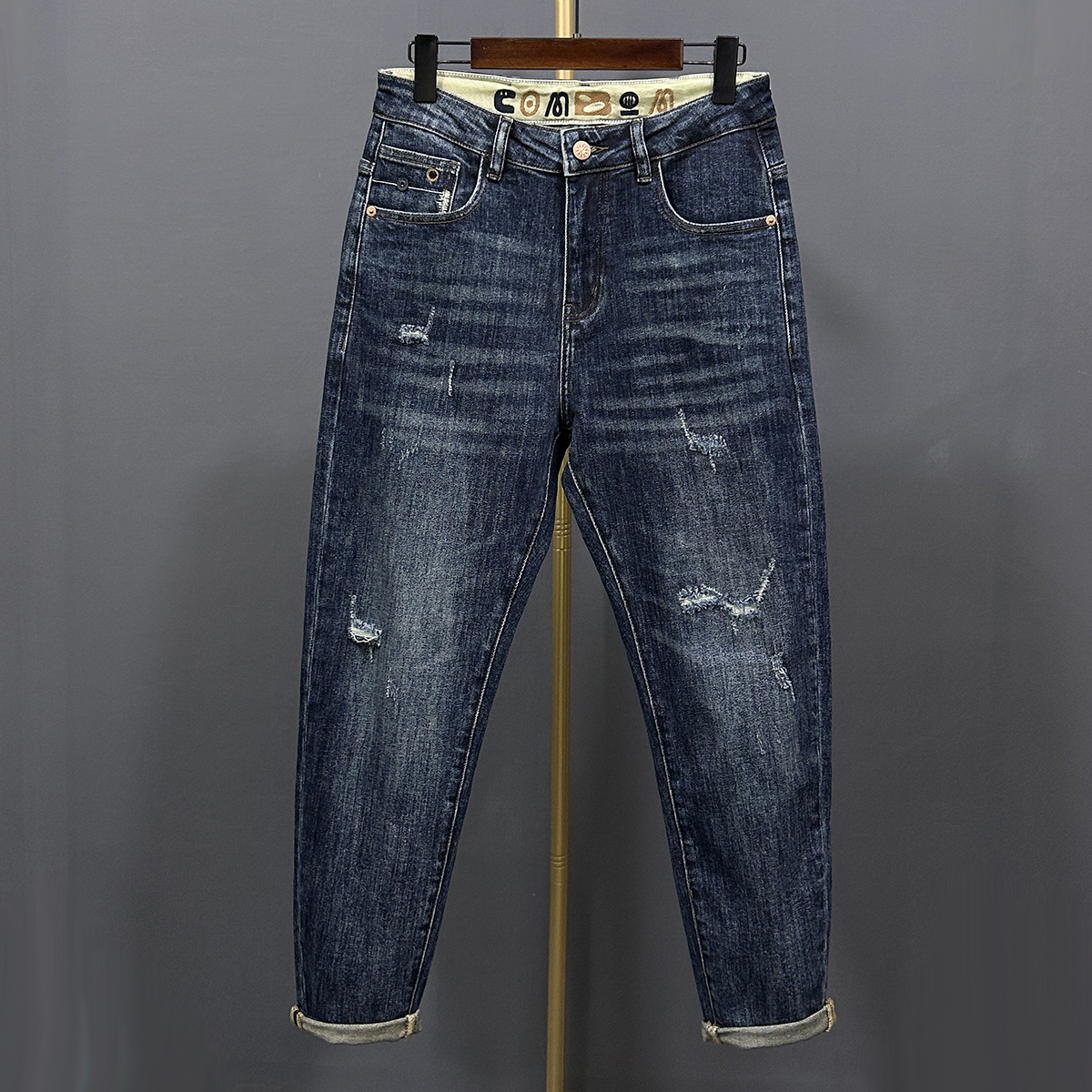 秋冬复古深蓝色男士牛仔裤破洞补丁小宽松微锥硬汉潮流弹力裤子