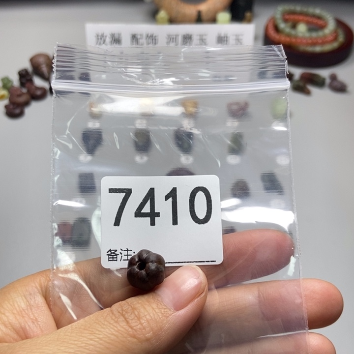 吞***生蛇纹石玉未镶嵌项链