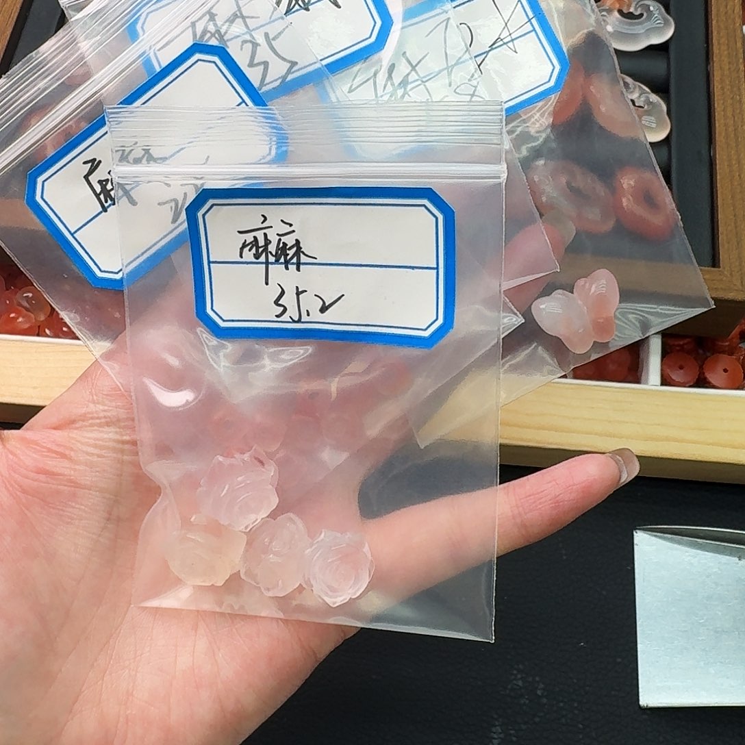 南红玛瑙未镶嵌车挂14