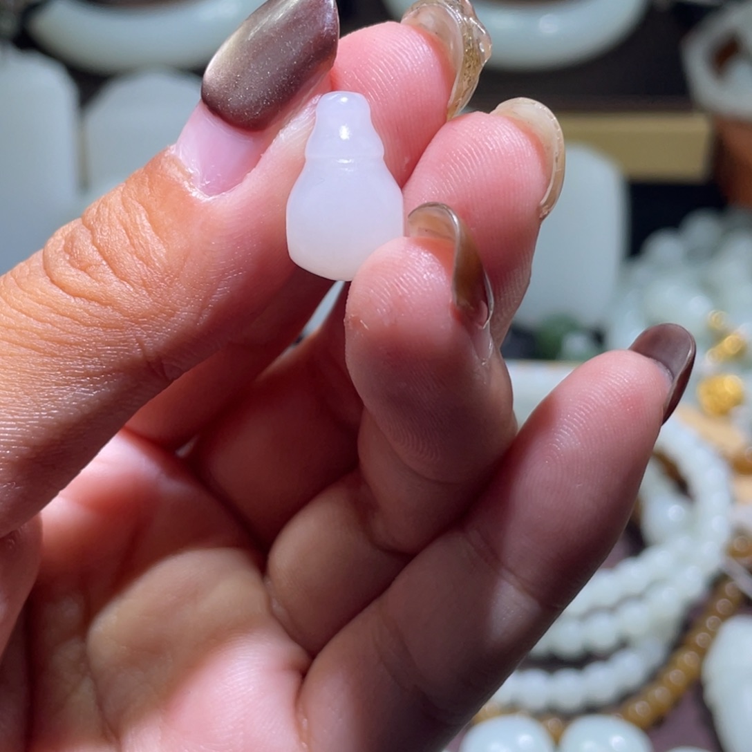 炳***呀和田玉未镶嵌手链