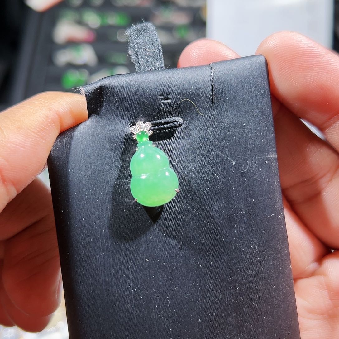 翡翠吊坠(不含链)18K金镶嵌吊坠