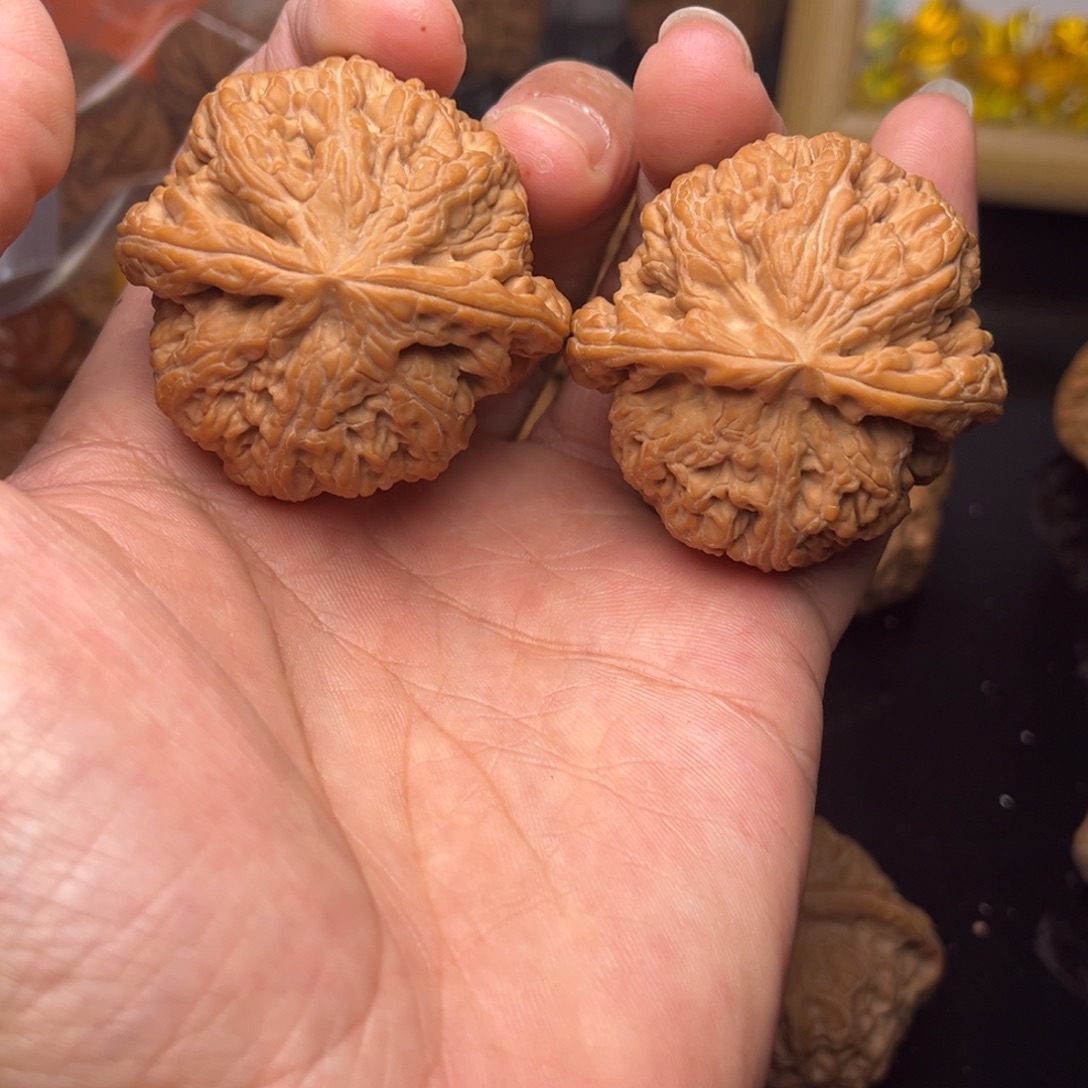 大***岸文玩核桃把件46大球筋