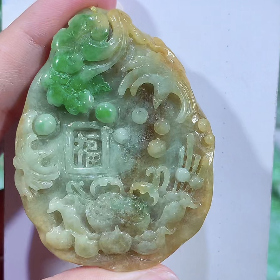 缅甸天然翡翠A货黄加绿鸟语花香吊坠