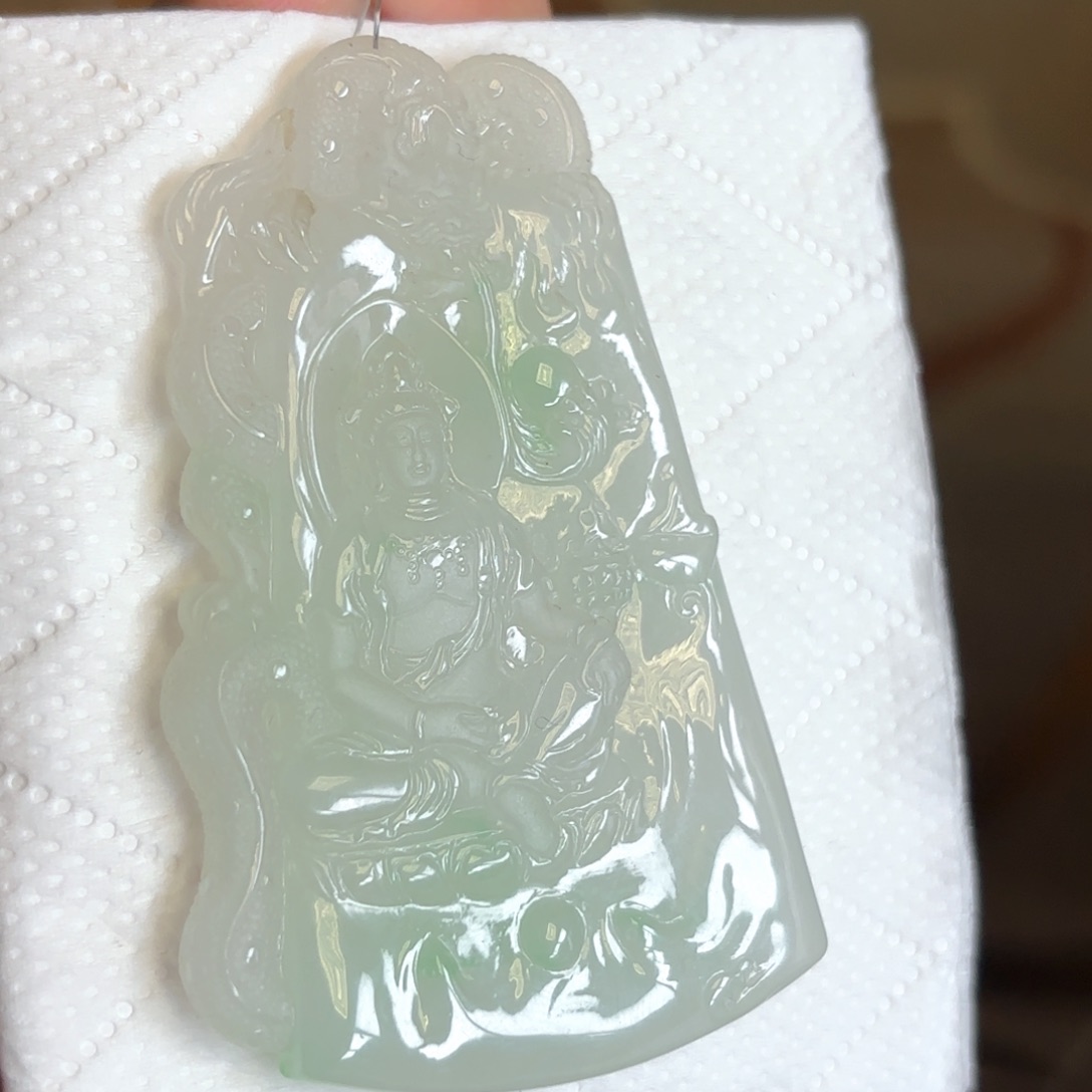 翡翠未镶嵌颈饰观音