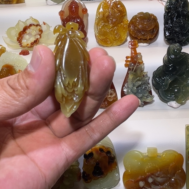 岫玉未镶嵌吊坠(赠链)