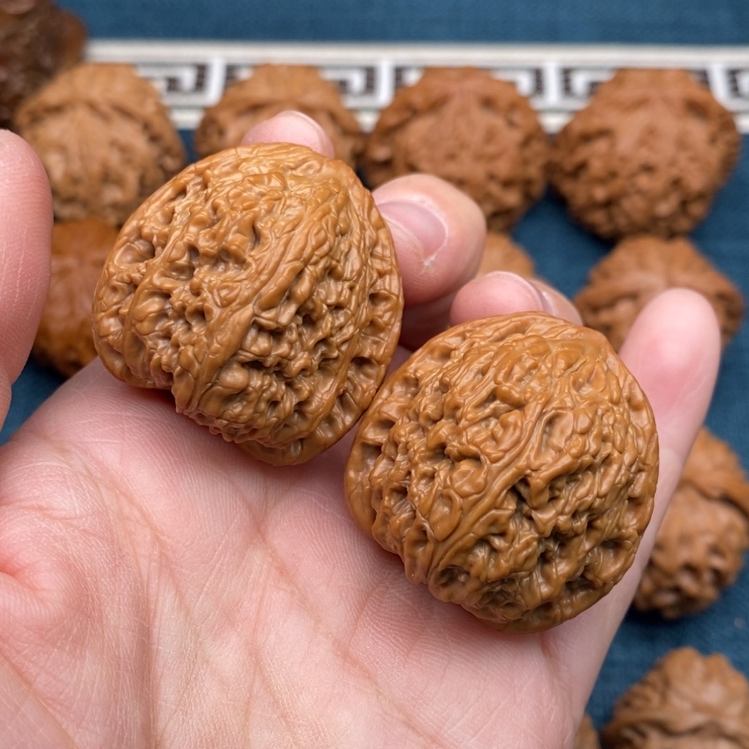 文玩核桃把件34.5全品红宝石