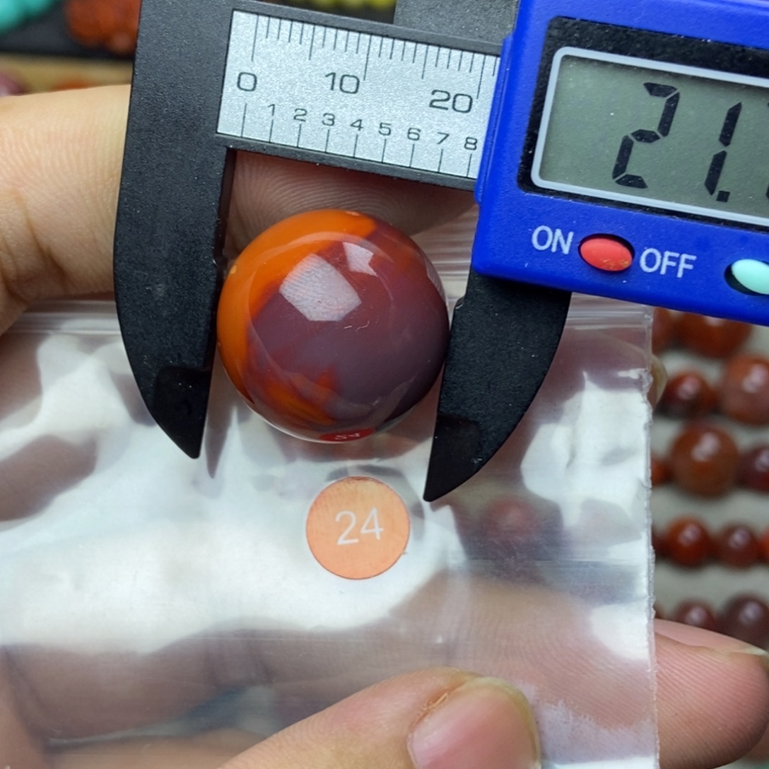 南红玛瑙未镶嵌有瑕疵