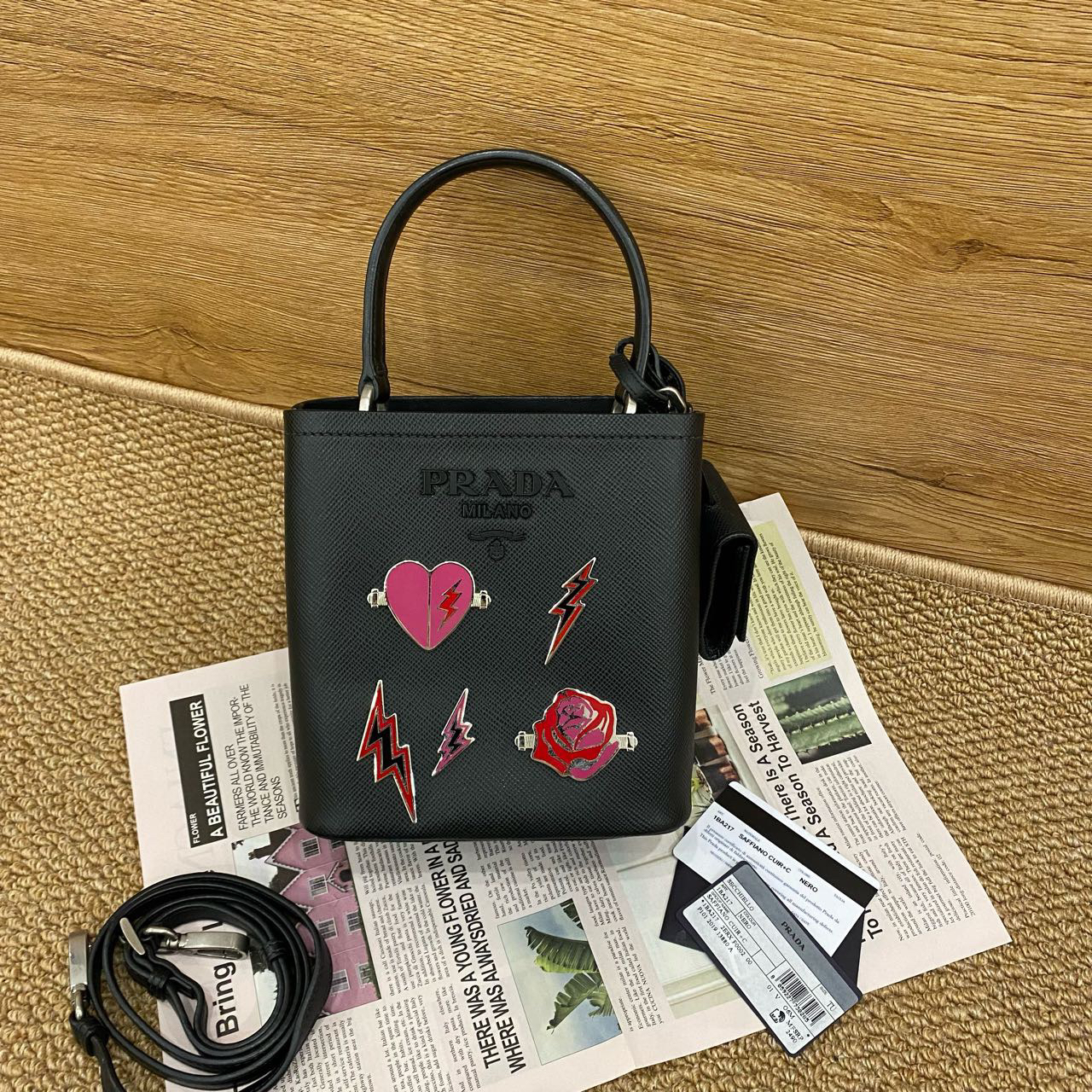 99新 Prada/普拉达 黑色徽章牛皮水桶包 