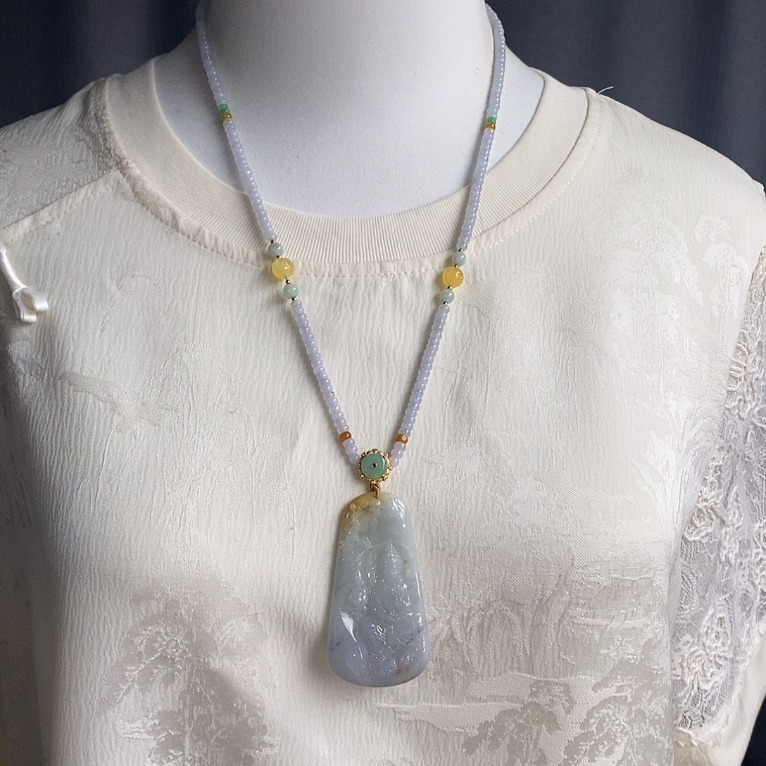 翡翠未镶嵌吊坠(赠链)