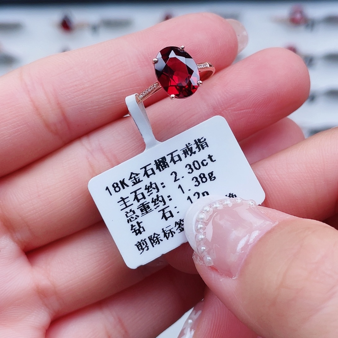 戒指18K金镶嵌石榴石
