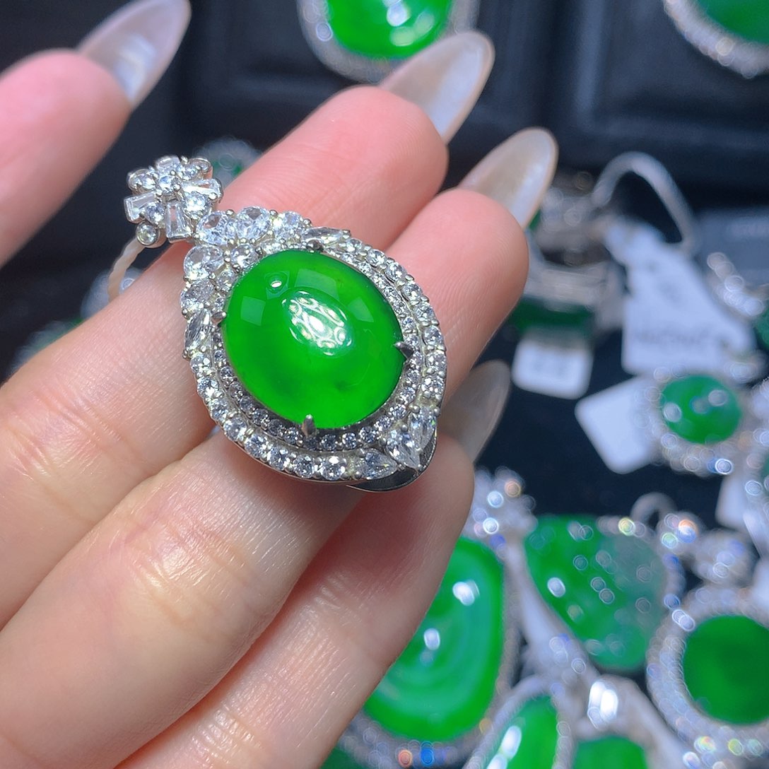 翡翠颈饰银S925镶嵌翡翠