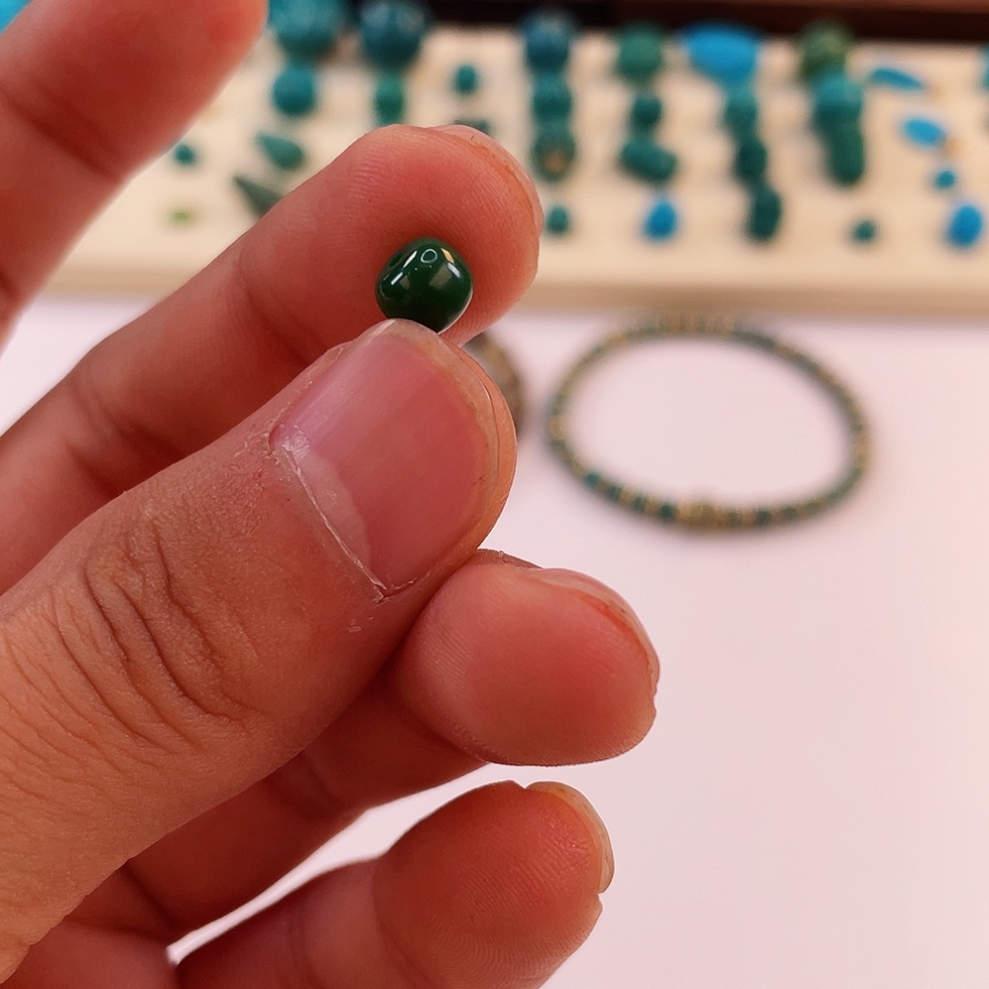 绿松石颈饰未镶嵌