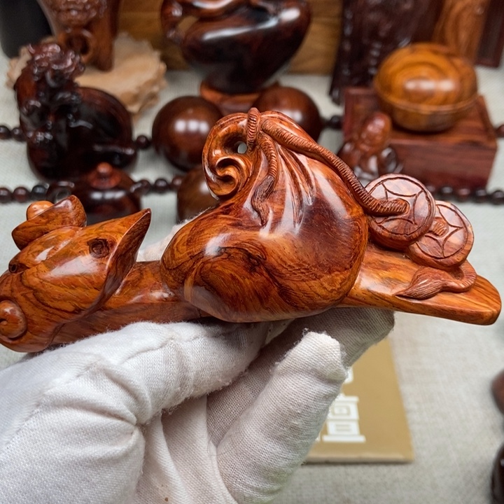 花梨木类端景台漫****路如意62.3克左右