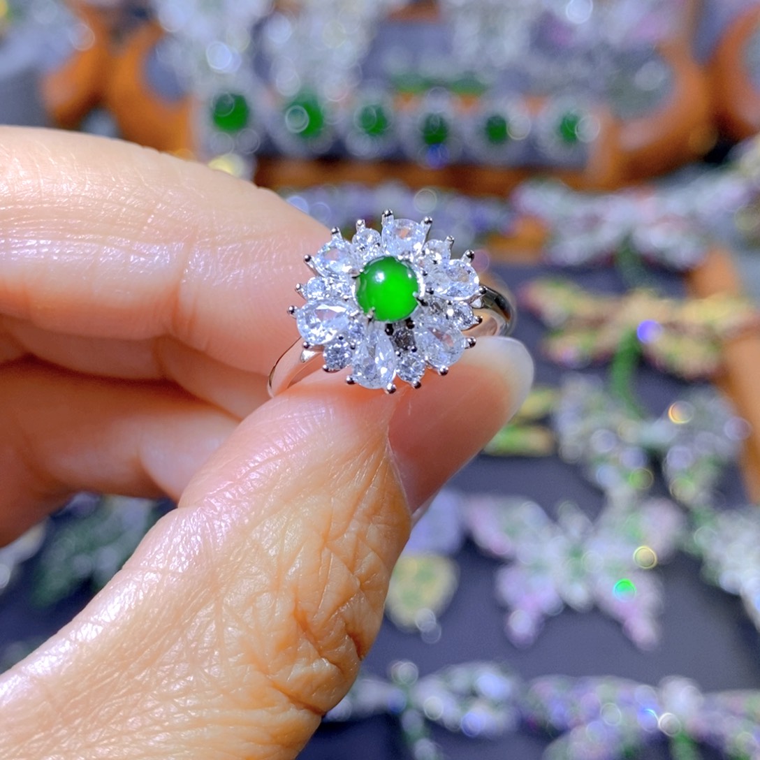 翡翠颈饰银S925镶嵌天然翡翠