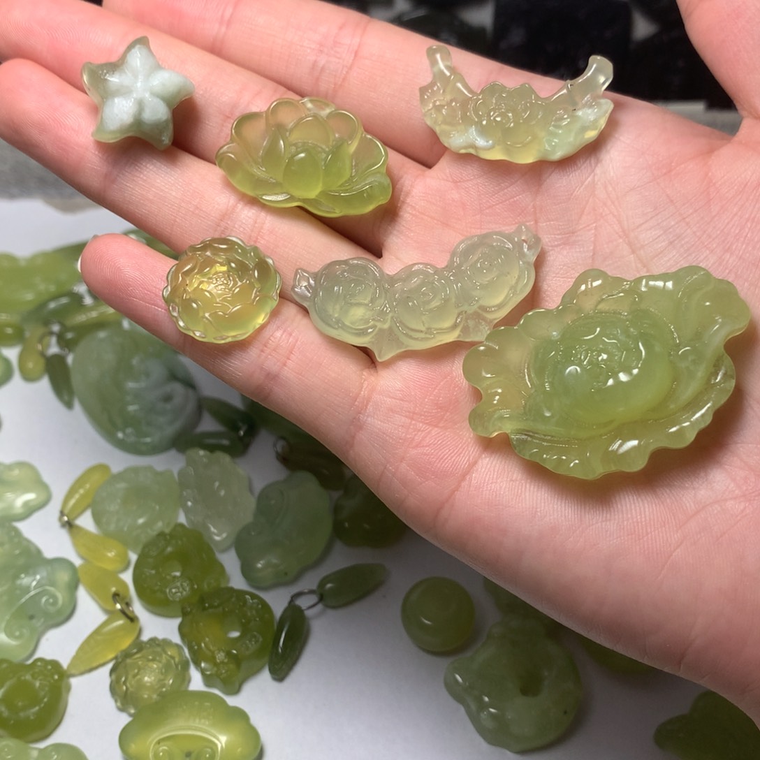 蛇纹石玉合金颈饰