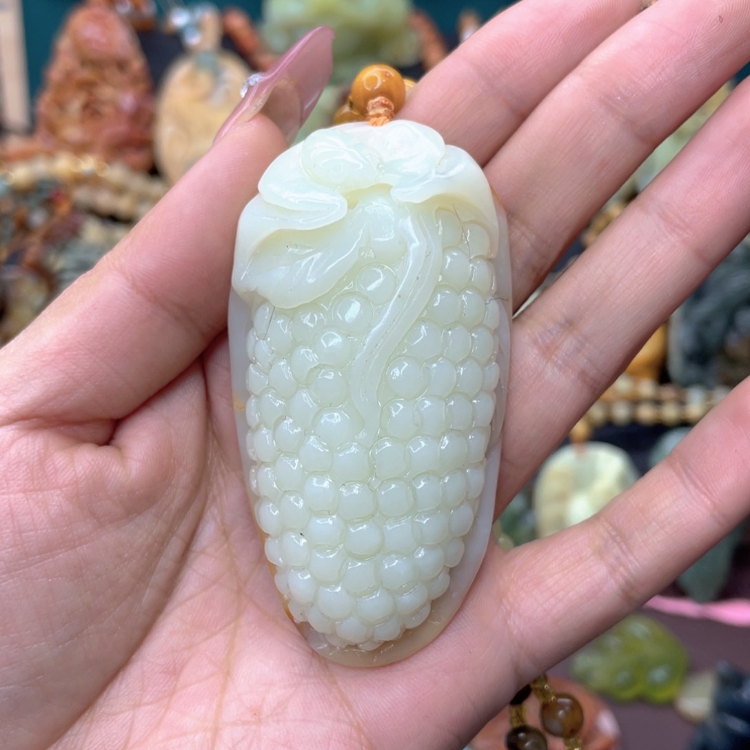 蛇纹石玉颈饰未镶嵌