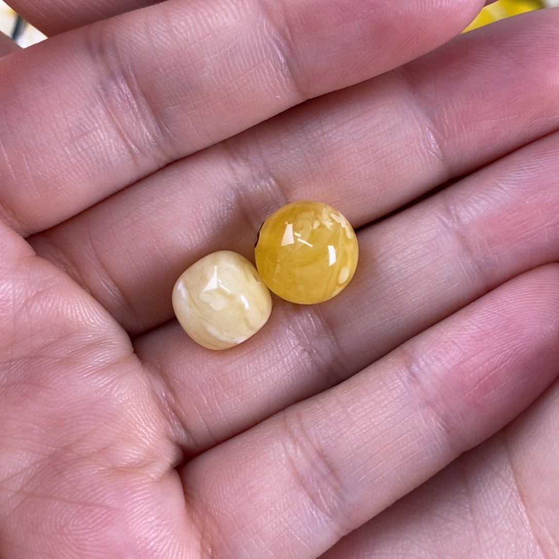 蜜蜡裸石未镶嵌晃**悠蜜蜡