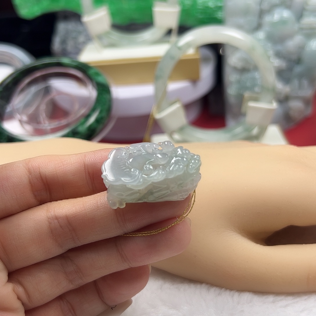 颈饰未镶嵌翡翠缅甸天然翡翠貔貅