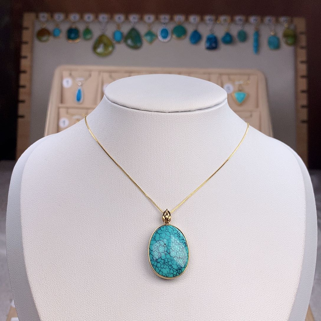 绿松石颈饰18K金镶嵌