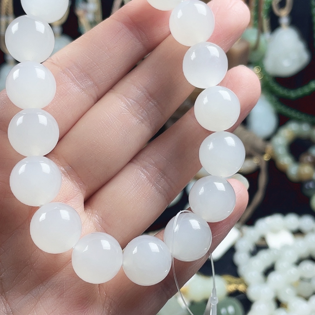 云***蒙和田玉未镶嵌颈饰