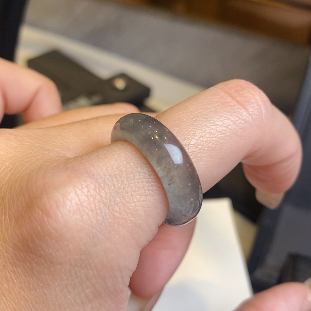 翡翠戒圈未镶嵌黑冰