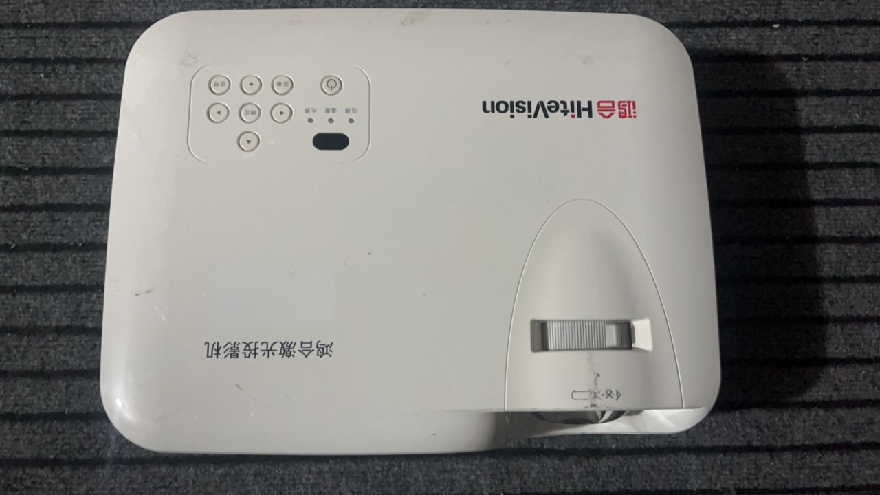 9新  二手高清投影机 运费自理