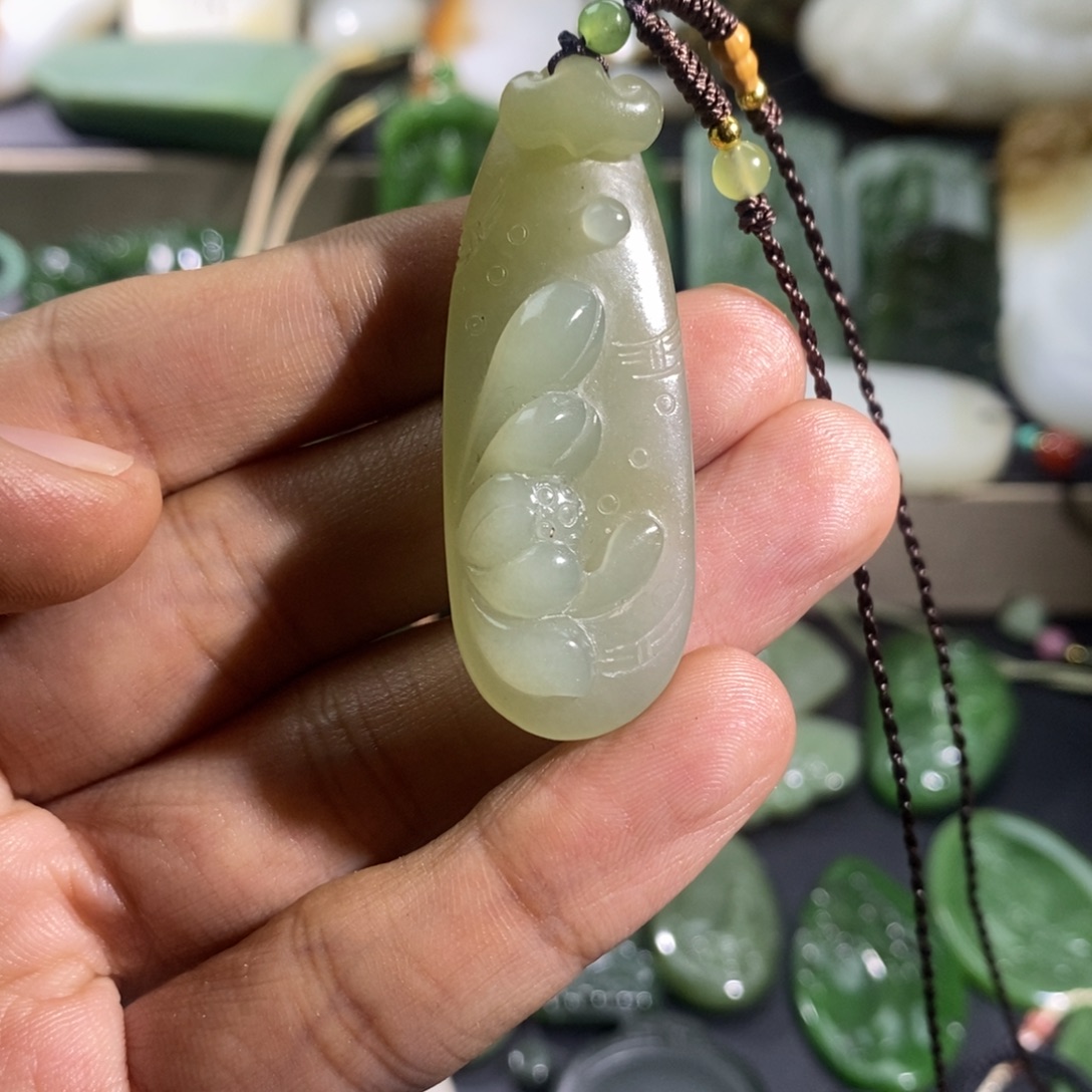 梵***明和田玉未镶嵌颈饰