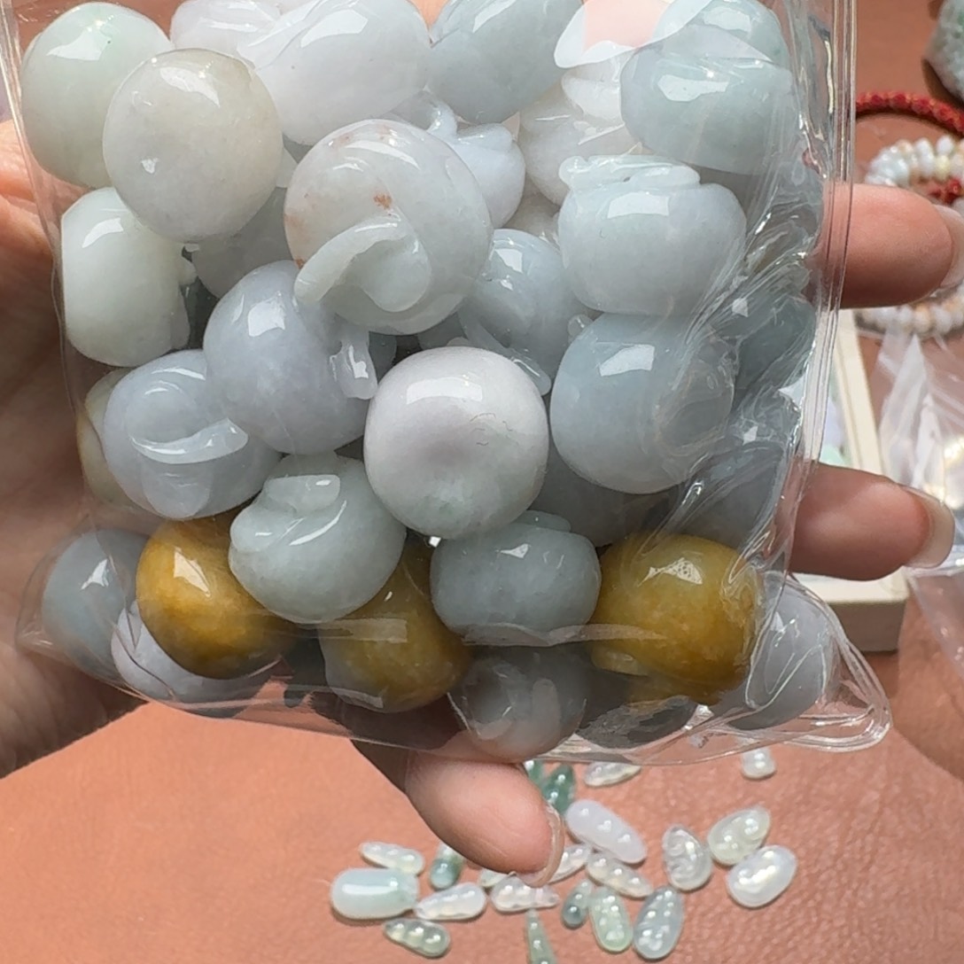 未镶嵌挂件翡翠福利1个，不包邮，拍邮费发货