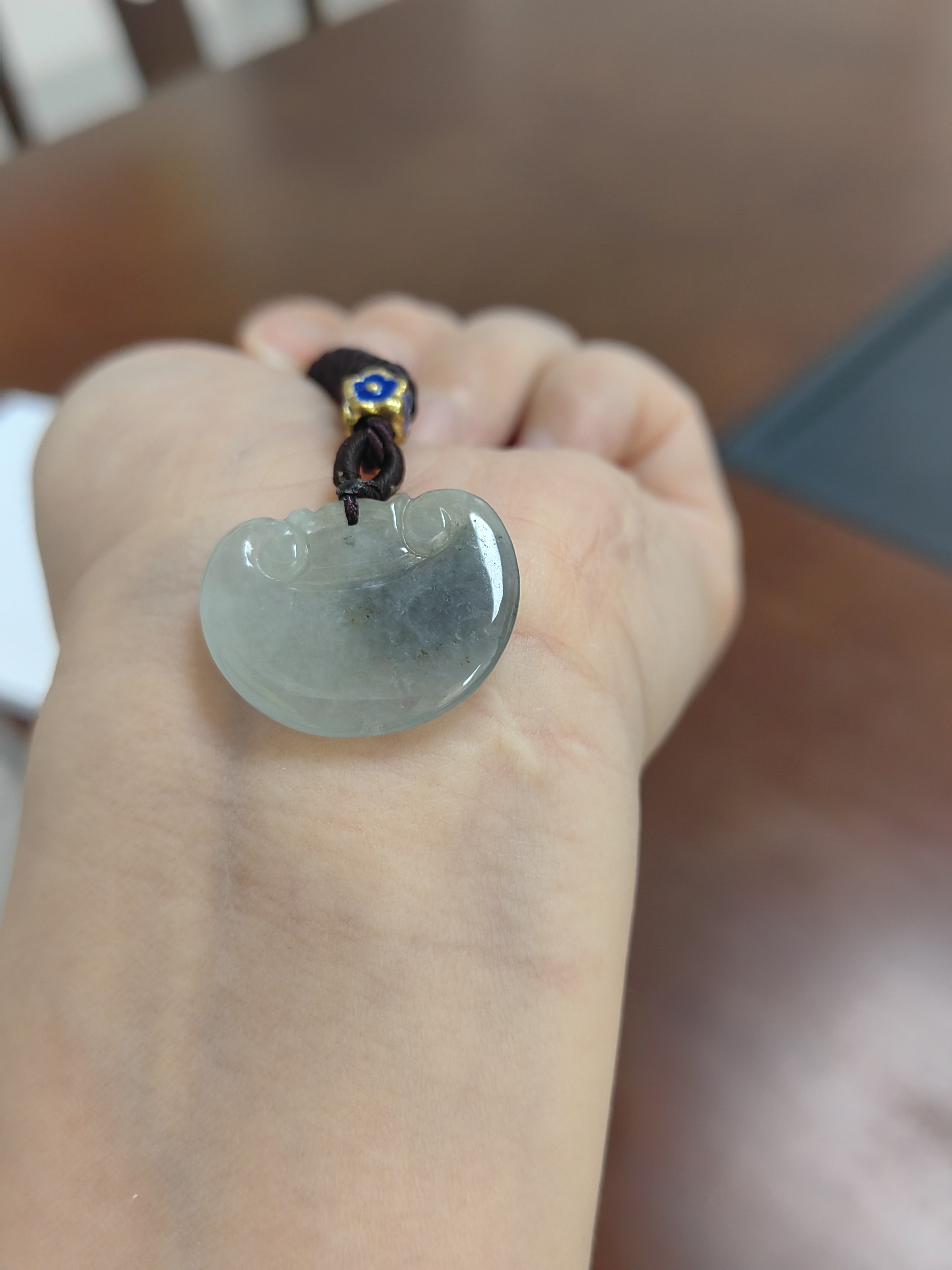 天然翡翠A货如意吊坠，晴水中飘着乌鸡，大自然的馈赠，独特的风格