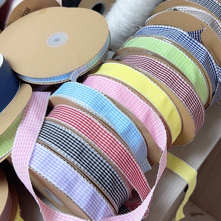 1的花边格子浅蓝大红黑色各25码