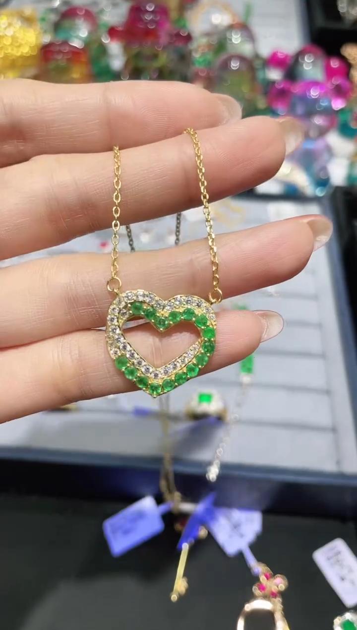 S925银镶嵌天然祖母绿项链