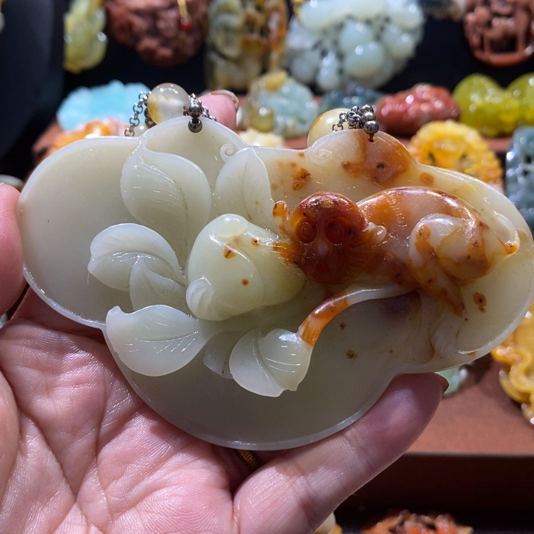蛇纹石玉颈饰未镶嵌