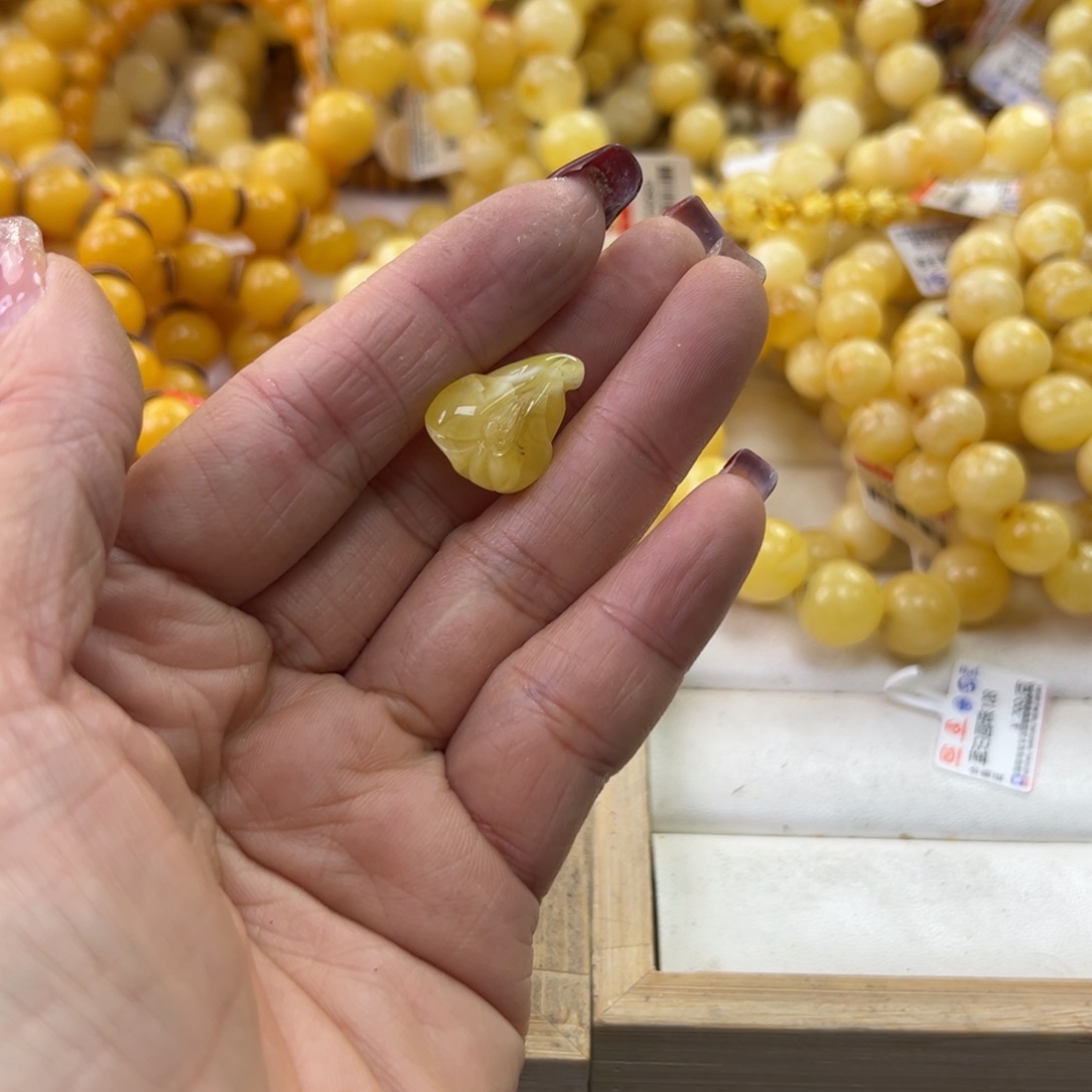 琥珀珠宝奇石未镶嵌