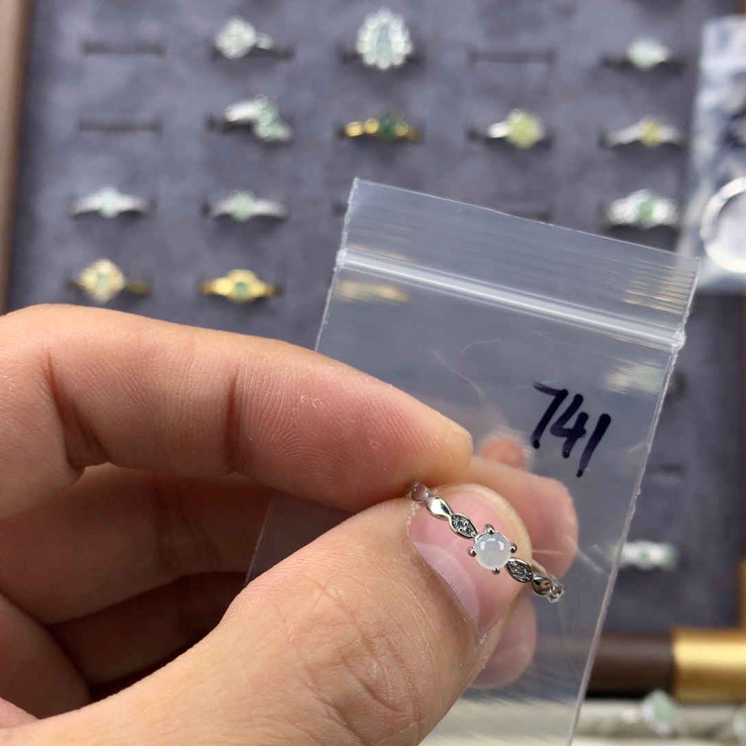 翡翠未镶嵌戒指741