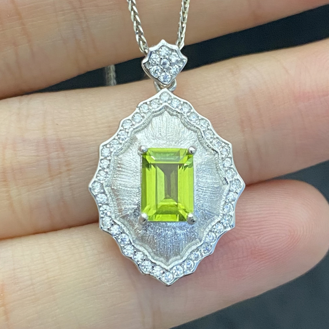 天然橄榄石吊坠s925银-主石5*7mm轻奢高级拉丝工艺气质时尚百搭J