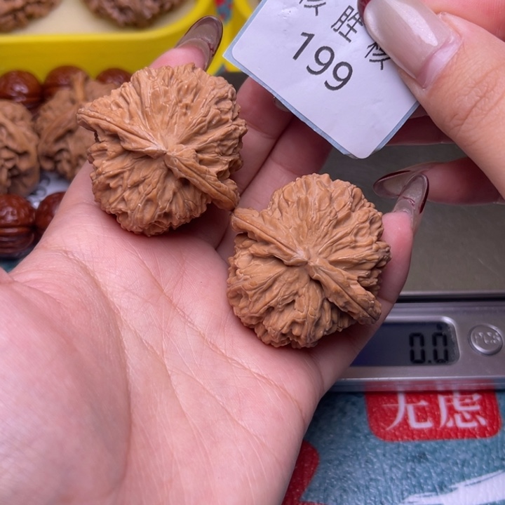 文玩核桃把件闷白41.199