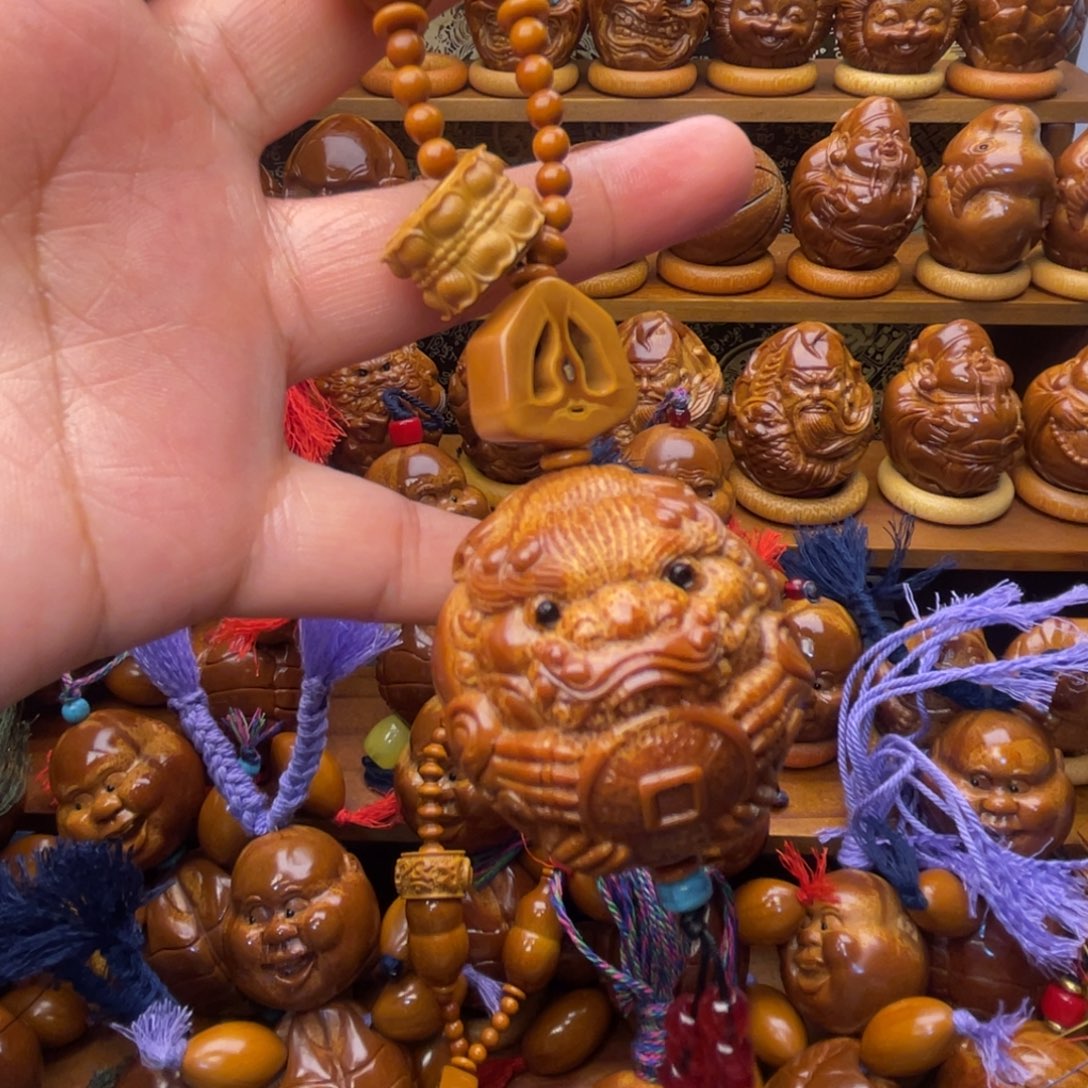 吊坠橄榄核抱钱貔裘葫芦把件